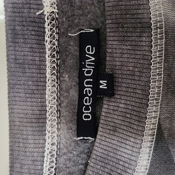 Oversized Sweatshirt - Picture 3 of 6